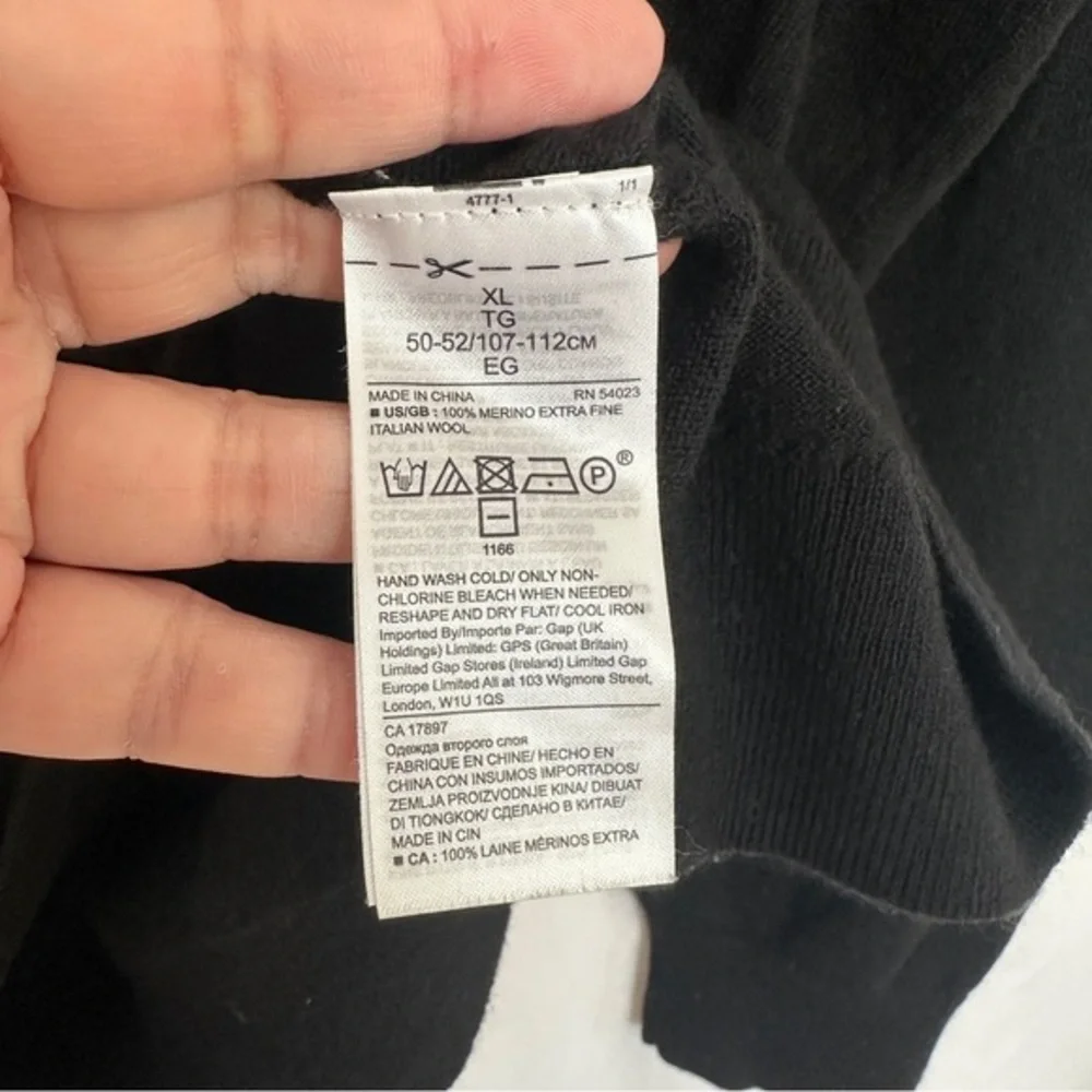 Banana Republic Sweater Mens XL‎ Italian Merino Yarn Baruffa V-neck Black